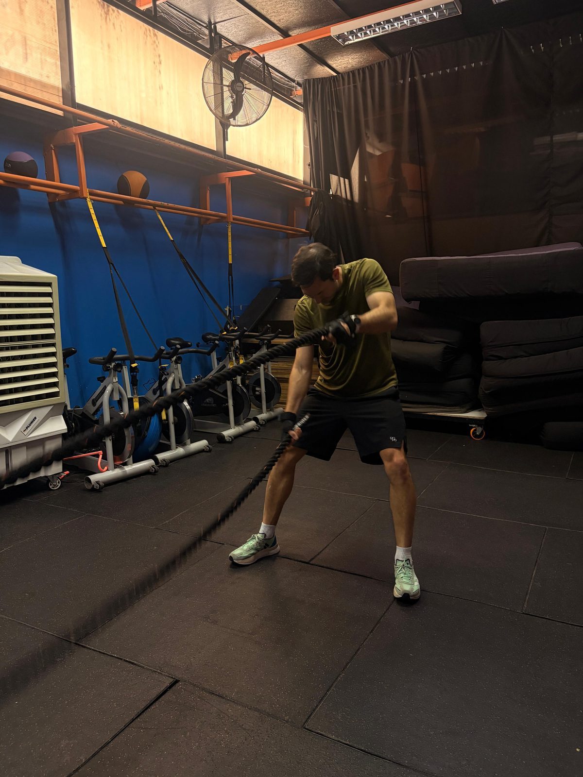 Entrenamiento con TRX y bicicletas indoor